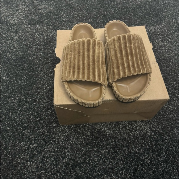 Celine Boxy Slides - Picture 3 of 10